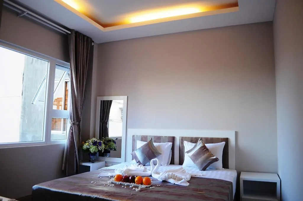 Van Nam Hotel Nha Trang 2*,